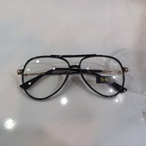 عینک بلوکات suncruse
با عدسیblue cut مناسب کامپیوتر و موبایل
و فریم کائوچویی دوپل بزرگ 
رنگ مشکی
مدلm502
با جلد و دستمال
سایز55#15