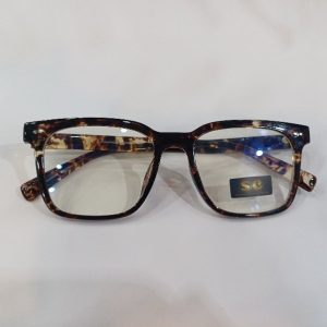 عینک بلوکات suncruse
با عدسیblue cut مناسب کامپیوتر و موبایل
و فریم کائوچویی تایگر قهوه ای 
مدل ۱۵۰۱۹
با جلد و دستمال
سایز۵۳#۱۹
